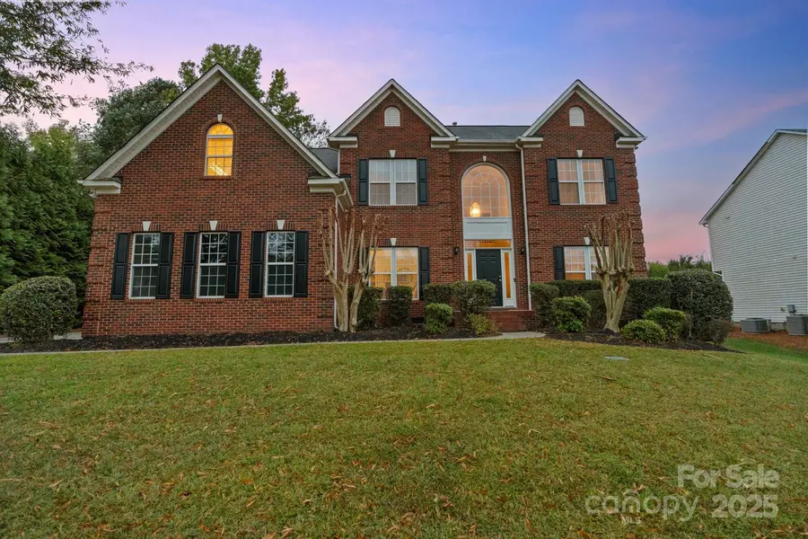 3213 Strawberry LN, Matthews, NC 28104