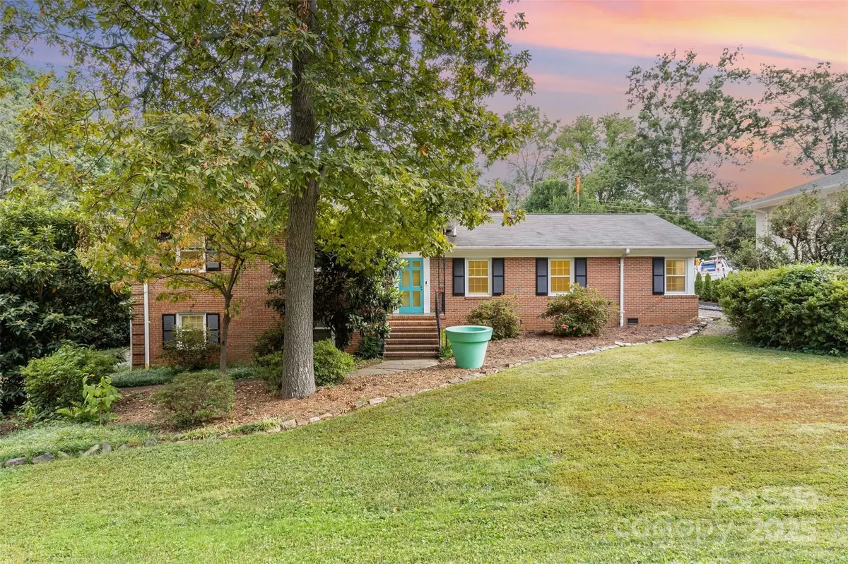Charlotte, NC 28209,3801 Barclay Downs DR
