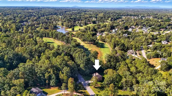 5005 Woodwinds DR NE, Hickory, NC 28601