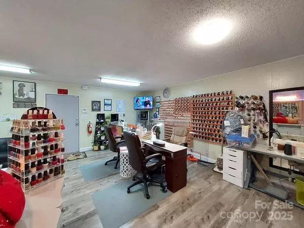 Kannapolis, NC 28083,811 Lakeview ST