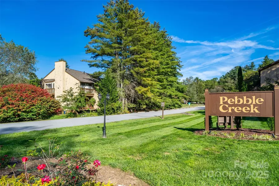 12 Pebble Creek DR, Asheville, NC 28803