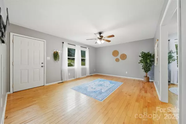 Hickory, NC 28602,4168 Forest Point DR