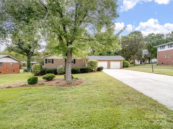 Kannapolis, NC 28081,135 Greenview DR