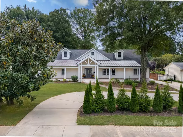 Charlotte, NC 28211,1121 S Wendover RD