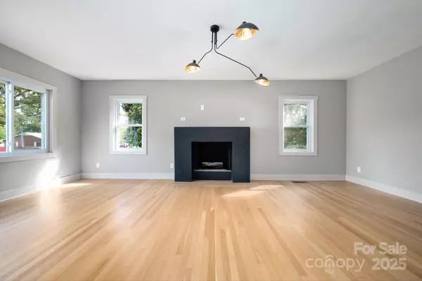 Canton, NC 28716,292 Skyline DR