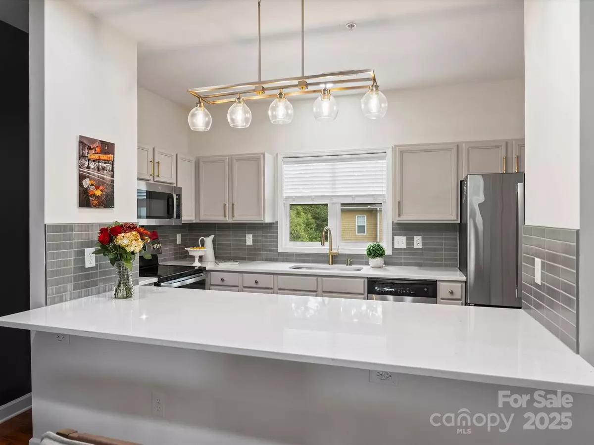 Charlotte, NC 28209,3927 Arbor LN