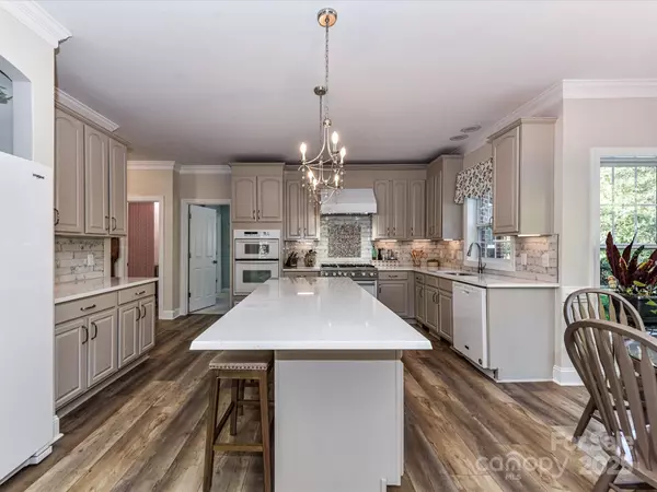 Matthews, NC 28104,881 Clonmel DR