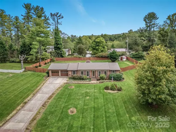 Hendersonville, NC 28791,304 Melissa WAY