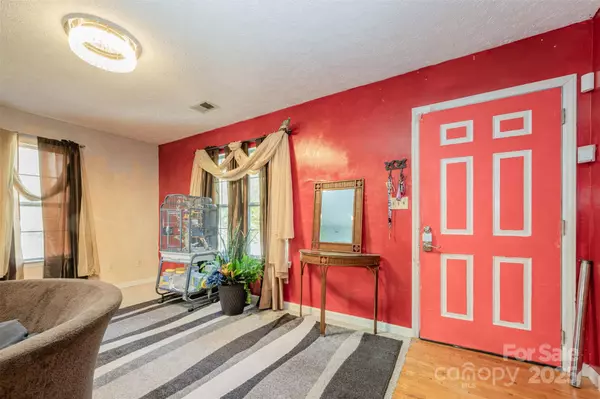 Hickory, NC 28601,3735 26th Street DR NE