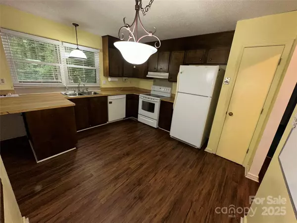 Charlotte, NC 28212,5301 Dawndeer LN