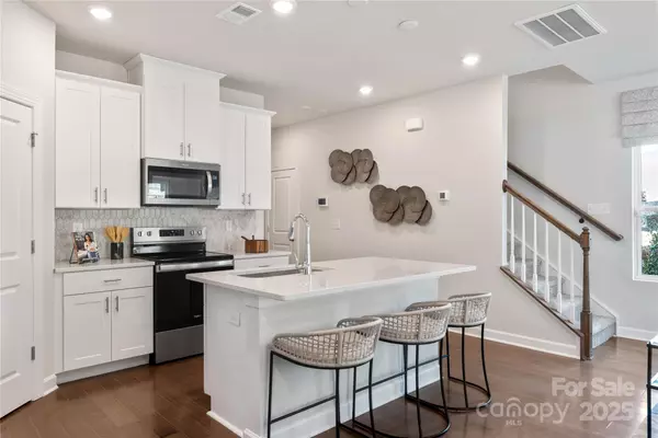 Charlotte, NC 28216,4043 Summit Woods DR