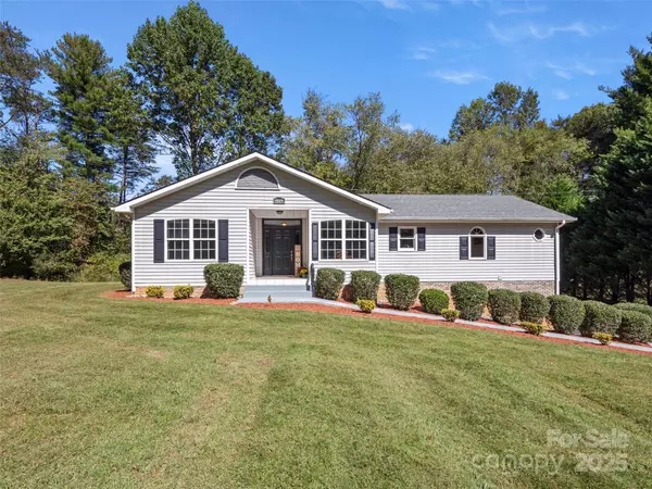 83 Treasure Cay XING, Mills River, NC 28759