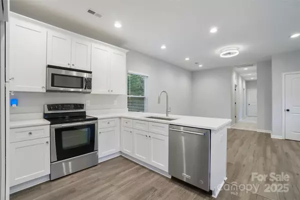 Charlotte, NC 28215,5145 Grafton DR