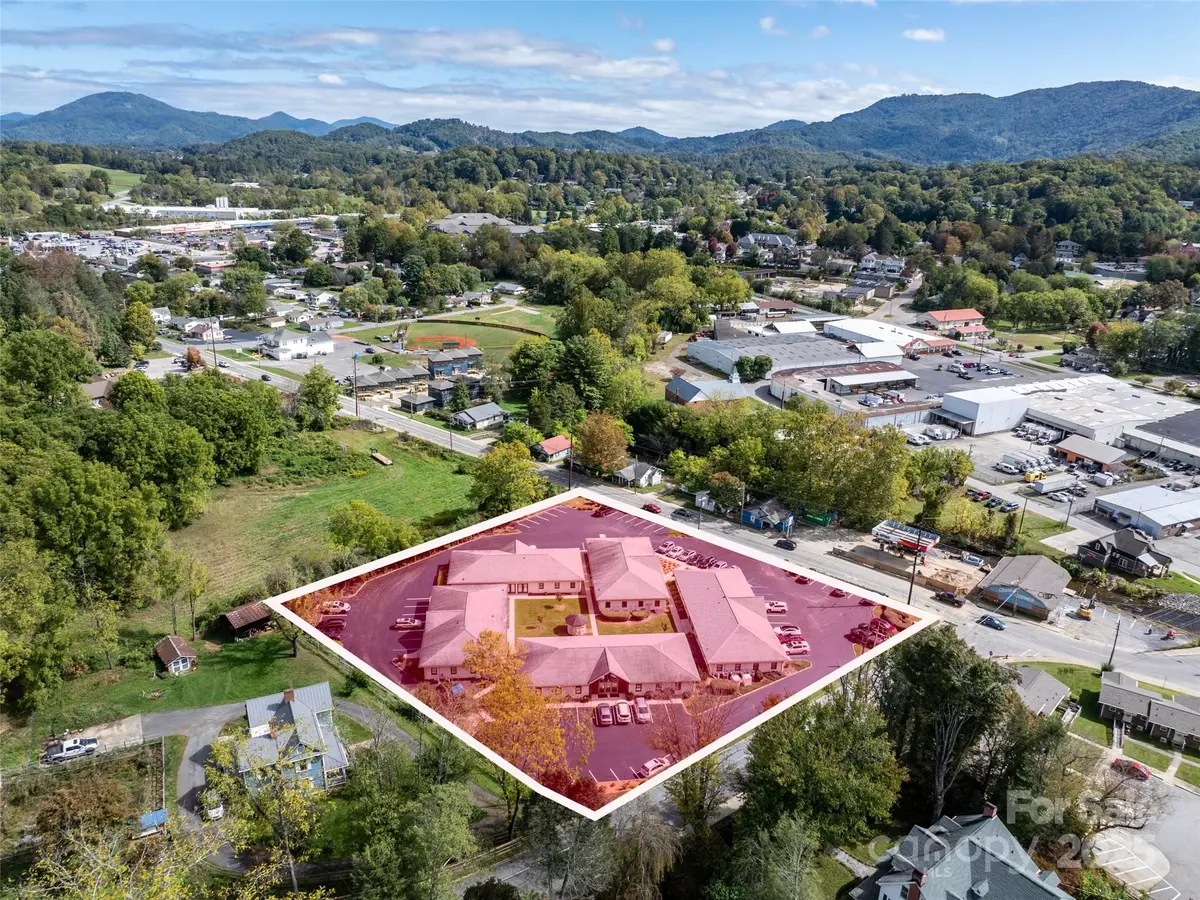 Waynesville, NC 28786,367 Dellwood RD