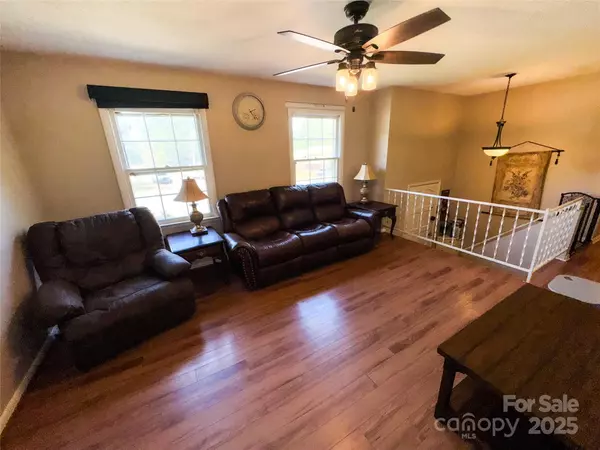 Newton, NC 28658,307 Meadowbrook DR