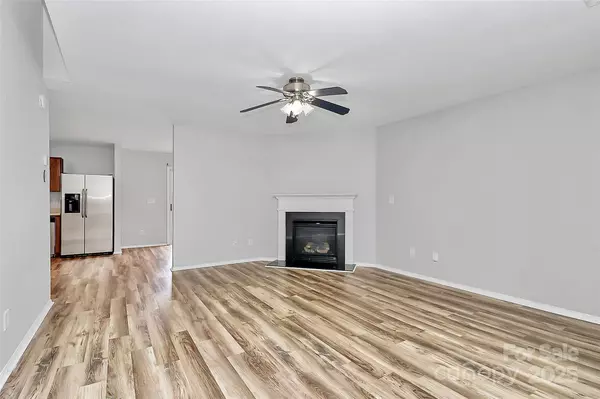 Charlotte, NC 28216,8436 Redding Glen AVE