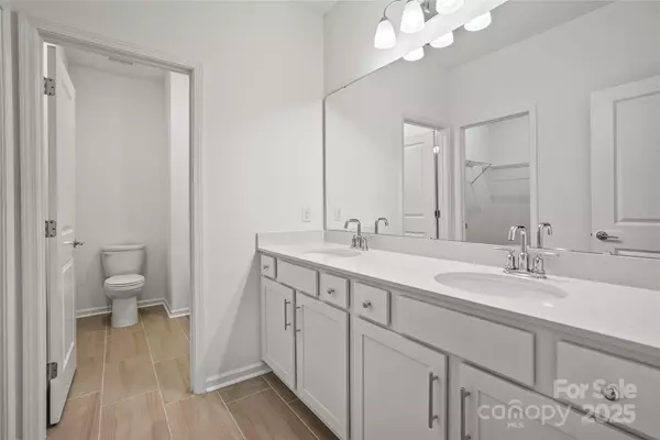 Huntersville, NC 28078,14213 New Crest DR #145