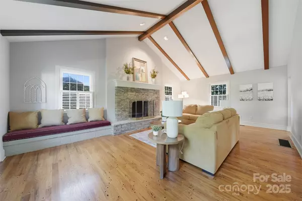 Hickory, NC 28601,2042 2nd ST NW