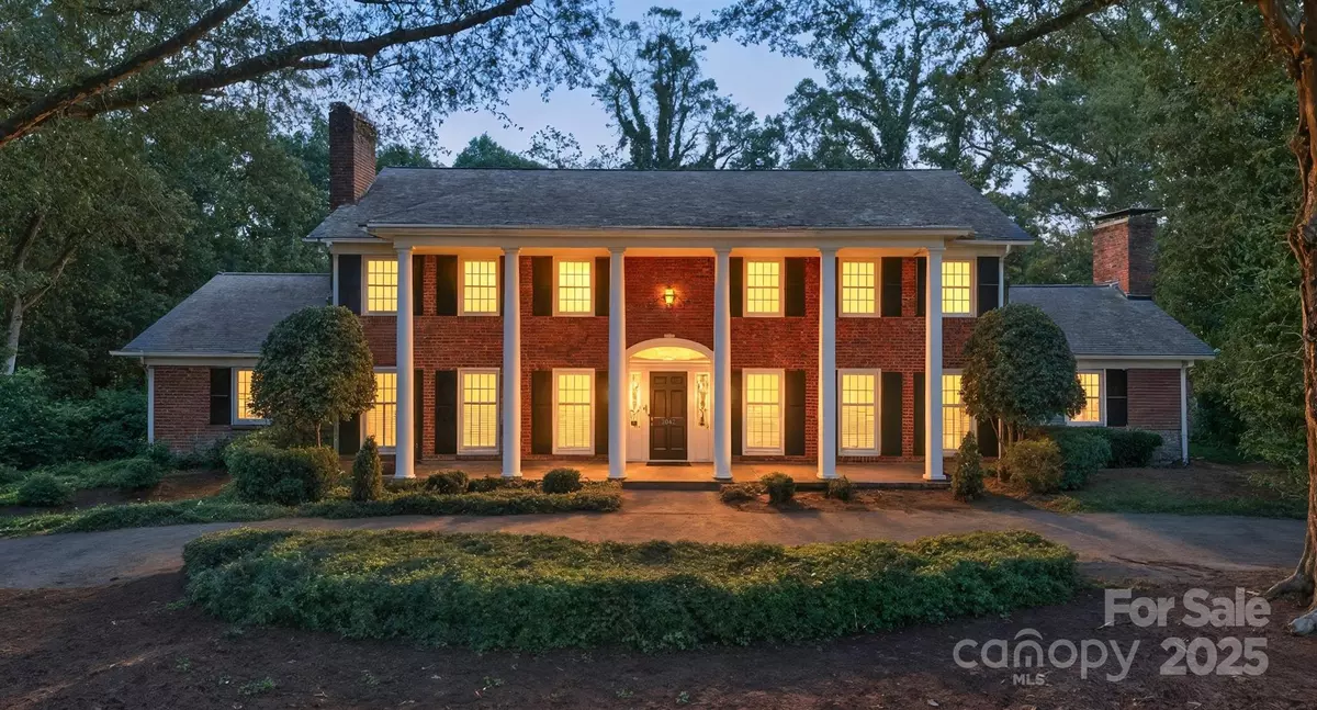 Hickory, NC 28601,2042 2nd ST NW