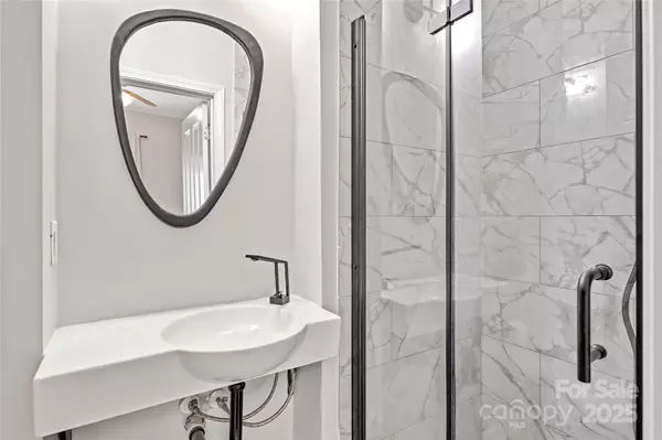 Charlotte, NC 28203,1425 Camden RD