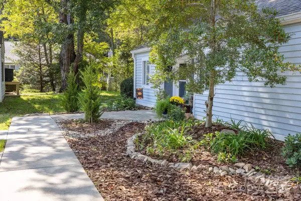 Black Mountain, NC 28711,104 Llama WAY