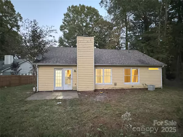 Charlotte, NC 28227,7541 Crestside LN
