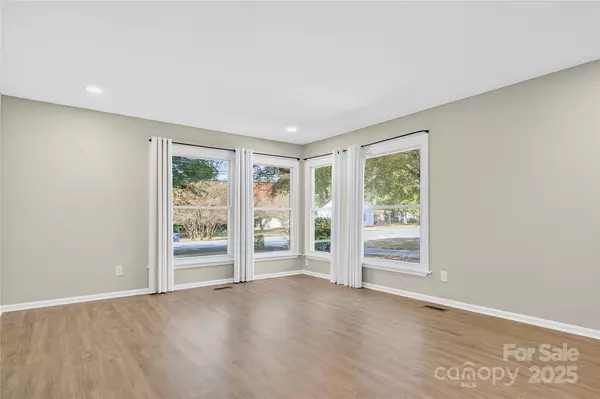 Mooresville, NC 28115,520 Shearers RD