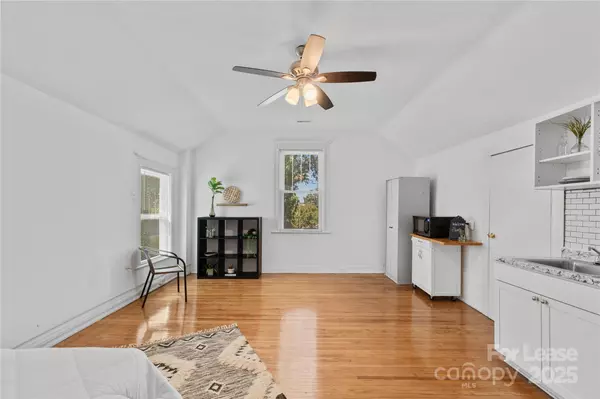Charlotte, NC 28204,701 Louise AVE #11