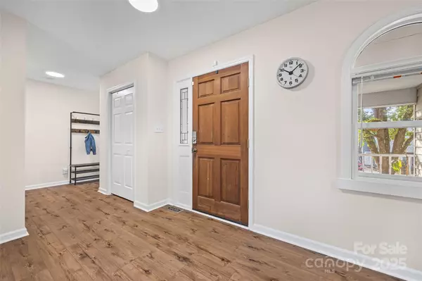 Tega Cay, SC 29708,9013 Windjammer DR