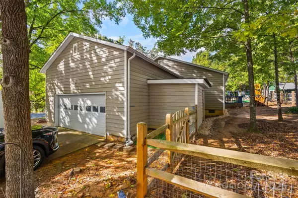 9013 Windjammer DR, Tega Cay, SC 29708