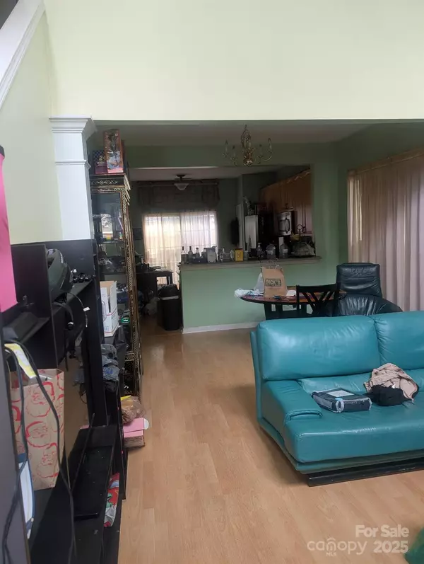 Charlotte, NC 28213,2449 Sawyer DR