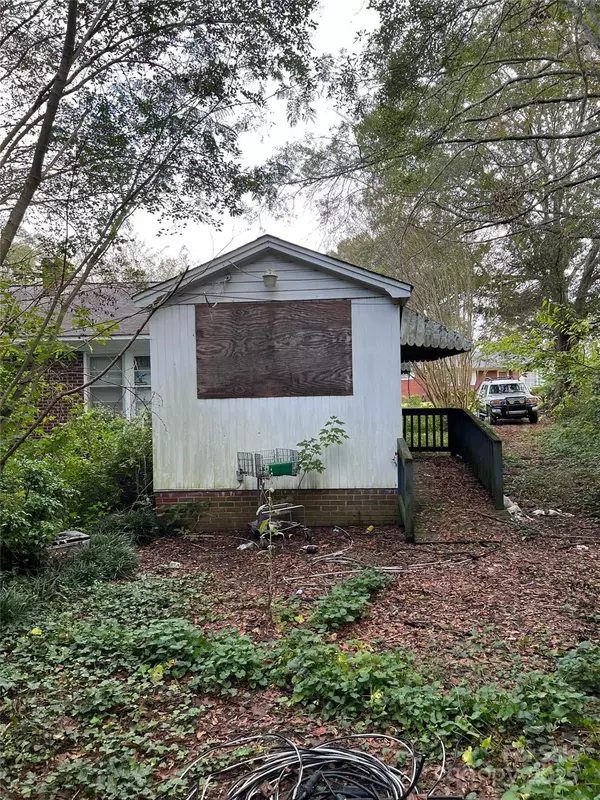 Hickory, NC 28602,618 5th AVE SW