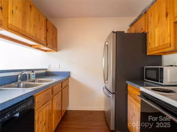 Hendersonville, NC 28792,488 Oleta RD