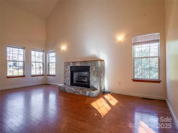 Hendersonville, NC 28792,488 Oleta RD