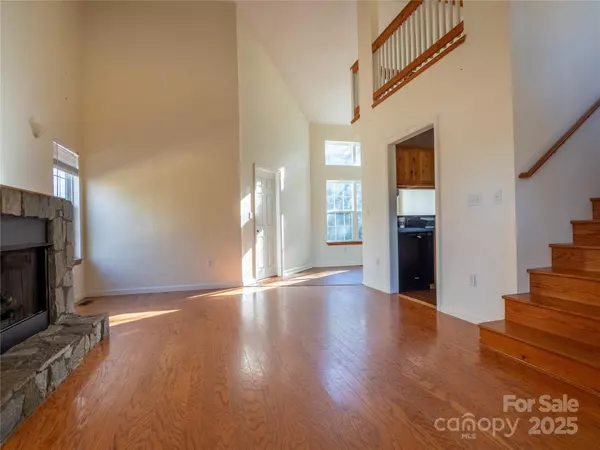 Hendersonville, NC 28792,488 Oleta RD