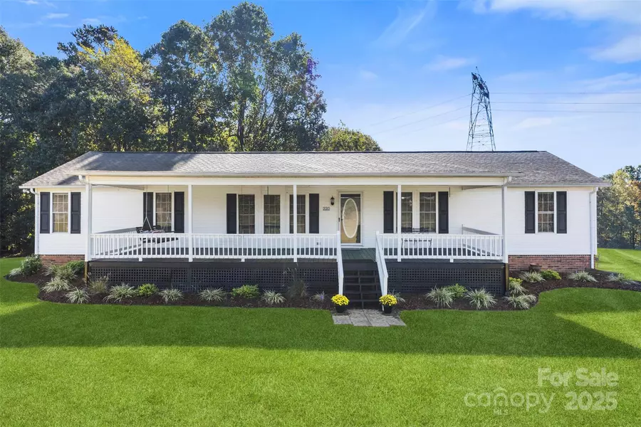 320 Huffstetler Lake RD, Dallas, NC 28034