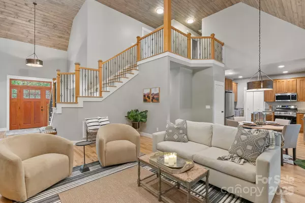 Brevard, NC 28712,605 Salola LN