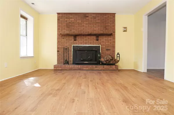 Gastonia, NC 28054,910 E Fourth AVE