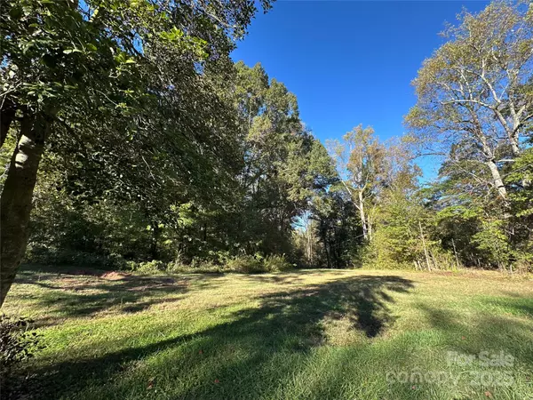 Yadkinville, NC 27055,000 Courtney- Huntsville RD #3