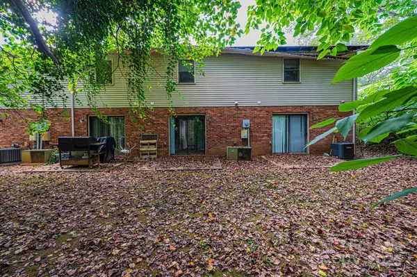Hickory, NC 28602,1051 3rd ST SE