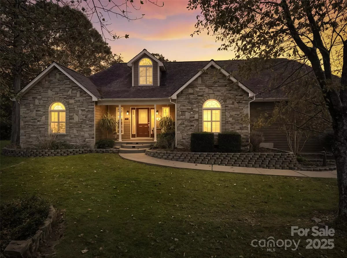 Saluda, NC 28773,1340 Macedonia RD