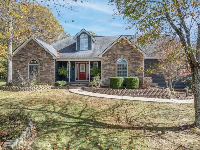 1340 Macedonia RD, Saluda, NC 28773