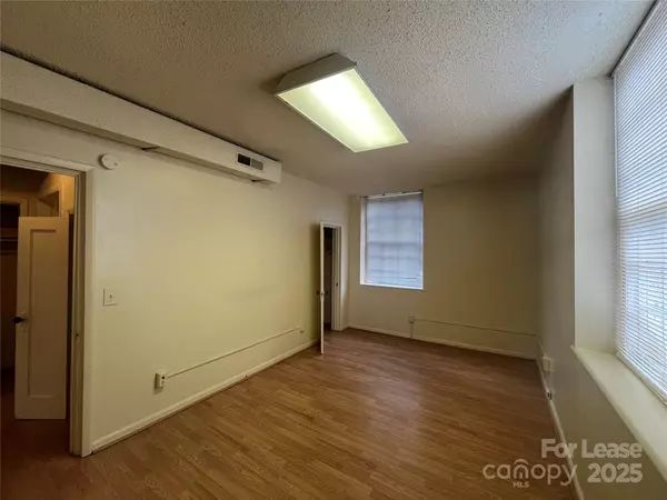 York, SC 29745,203 W Liberty ST #1W