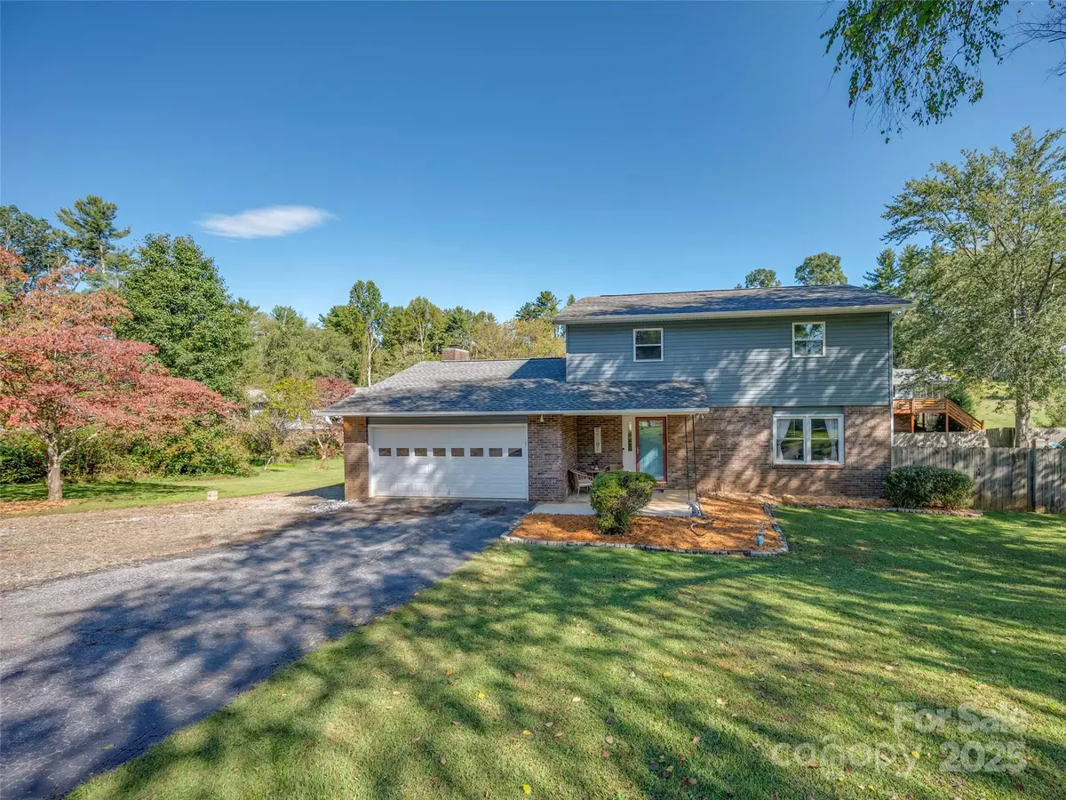 Fletcher, NC 28732,4 Daniel DR