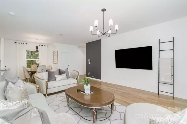 Charlotte, NC 28214,10002 Travis Floyd LN