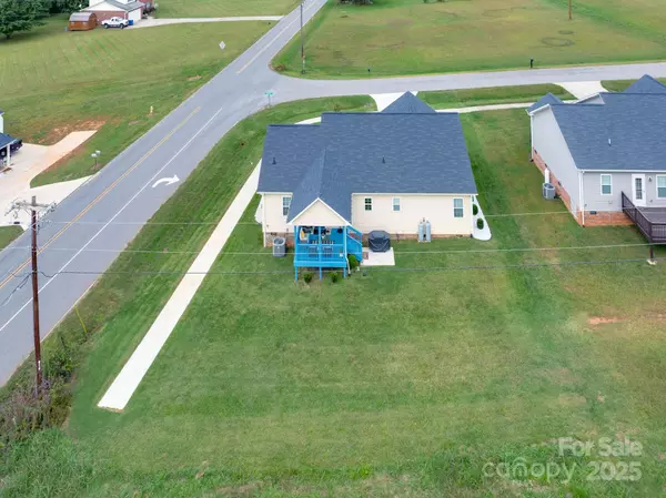 Conover, NC 28613,1369 Landsdowne DR