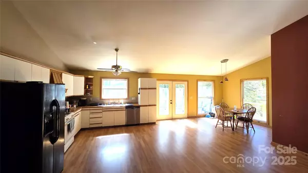 Clyde, NC 28721,68 Garden RDG