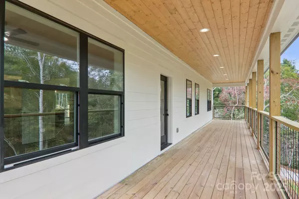 Mills River, NC 28759,271 Greenstone LN