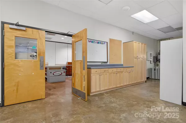 Statesville, NC 28677,1519 Newton DR