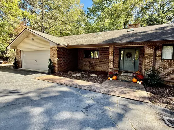 Columbus, NC 28722,461 Mountain View DR